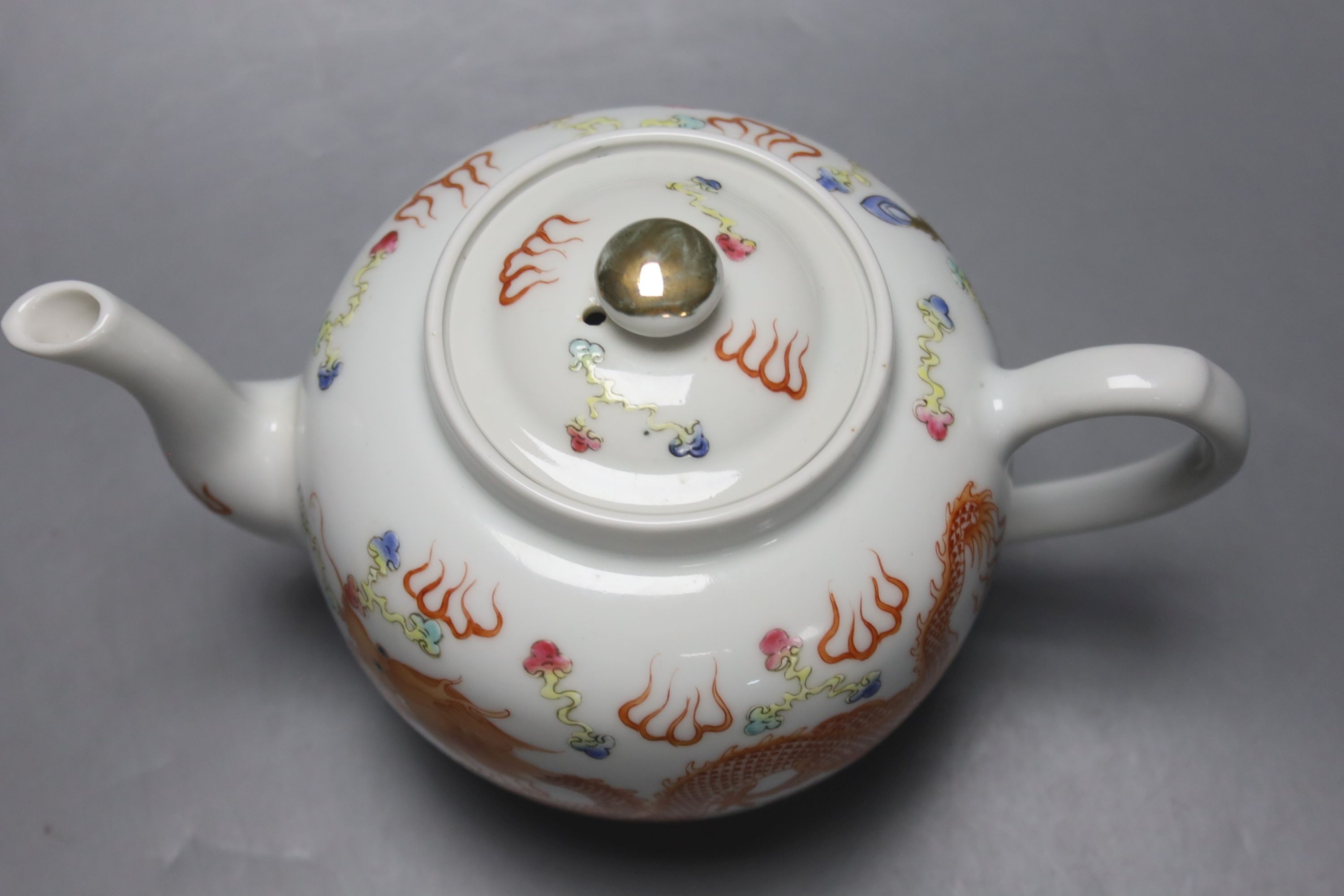 A Chinese porcelain ‘dragon’ teapot, height 13cm